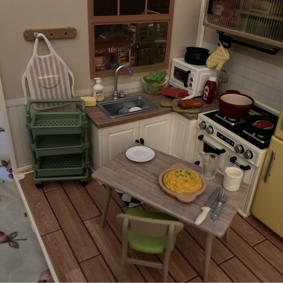 Rowood Miniature Kitchen Set with Yellow Fridge - Picture 3 of 7